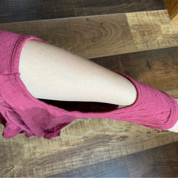 3/$15 💥 Wine t-shirt off shoulder - Picture 2 of 3